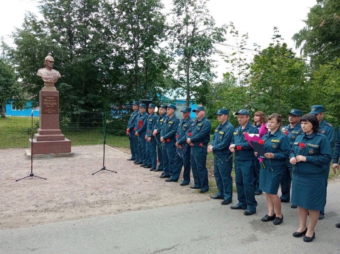 Бюст основателю Сиверского пожарного общества Дмитрию Бородину - гп.  Сиверский, Белогорское ш. 14 на портале ВДПО.РФ